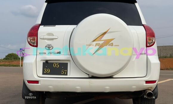 Buy Used Toyota RAV4 White Car in Kinshasa in Kinshasa Buy Used Toyota RAV4 White Car in Kinshasa in Kinshasa