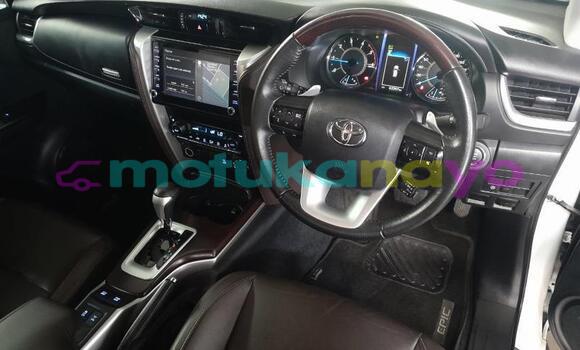Buy Used Toyota Fortuner White Car in Kinshasa in Kinshasa Buy Used Toyota Fortuner White Car in Kinshasa in Kinshasa