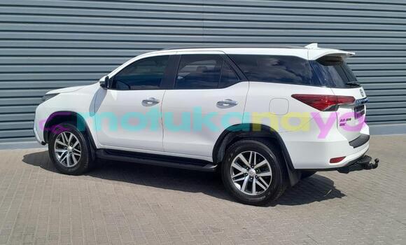 Buy Used Toyota Fortuner White Car in Kinshasa in Kinshasa Buy Used Toyota Fortuner White Car in Kinshasa in Kinshasa