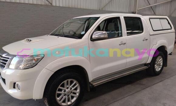 Buy Used Toyota Hilux White Car in Kinshasa in Kinshasa Buy Used Toyota Hilux White Car in Kinshasa in Kinshasa