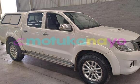 Buy Used Toyota Hilux White Car in Kinshasa in Kinshasa Buy Used Toyota Hilux White Car in Kinshasa in Kinshasa