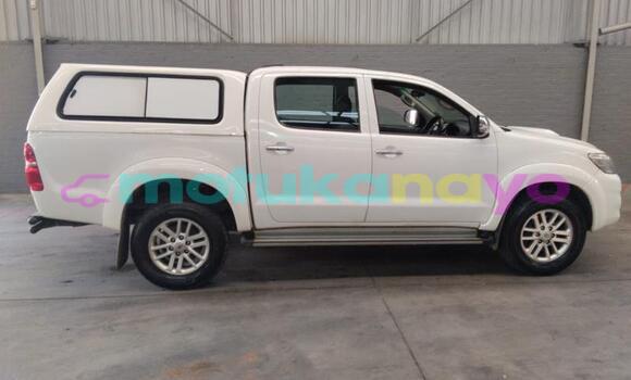 Buy Used Toyota Hilux White Car in Kinshasa in Kinshasa Buy Used Toyota Hilux White Car in Kinshasa in Kinshasa