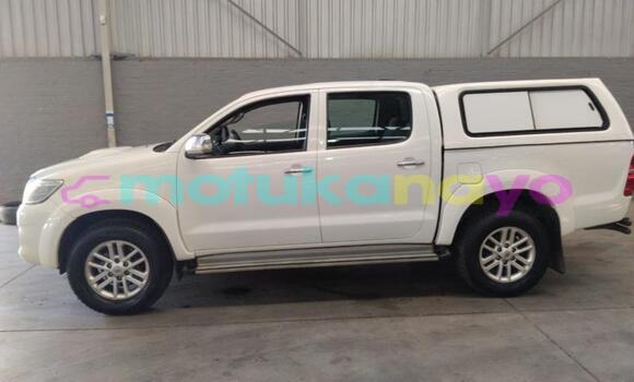 Buy Used Toyota Hilux White Car in Kinshasa in Kinshasa Buy Used Toyota Hilux White Car in Kinshasa in Kinshasa