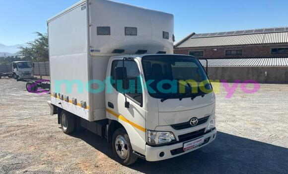Buy Used Toyota Dyna White Truck in Lubumbashi in Katanga Buy Used Toyota Dyna White Truck in Lubumbashi in Katanga