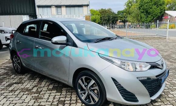 Buy Used Toyota Yaris Silver Car in Kinshasa in Kinshasa Buy Used Toyota Yaris Silver Car in Kinshasa in Kinshasa