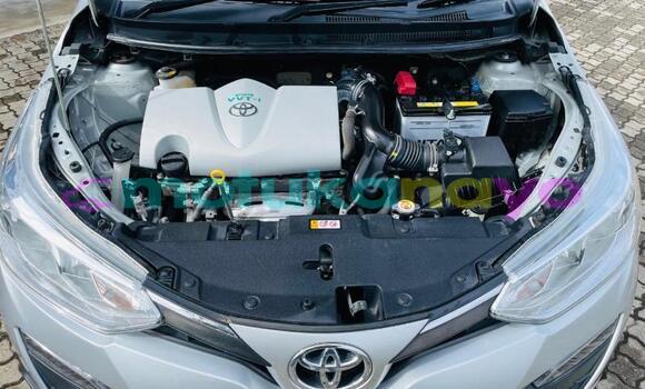 Buy Used Toyota Yaris Silver Car in Kinshasa in Kinshasa Buy Used Toyota Yaris Silver Car in Kinshasa in Kinshasa