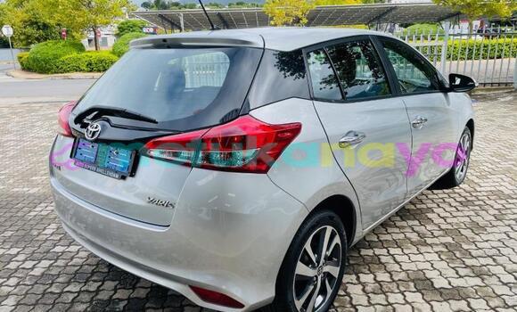 Buy Used Toyota Yaris Silver Car in Kinshasa in Kinshasa Buy Used Toyota Yaris Silver Car in Kinshasa in Kinshasa
