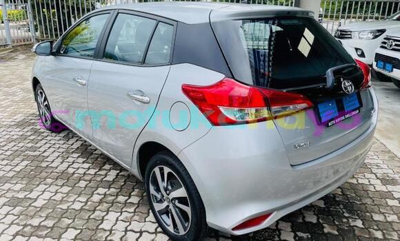 Buy Used Toyota Yaris Silver Car in Kinshasa in Kinshasa Buy Used Toyota Yaris Silver Car in Kinshasa in Kinshasa