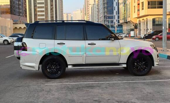 Acheter Occasion Voiture Mitsubishi Pajero Blanc à Kinshasa, Kinshasa Acheter Occasion Voiture Mitsubishi Pajero Blanc à Kinshasa, Kinshasa