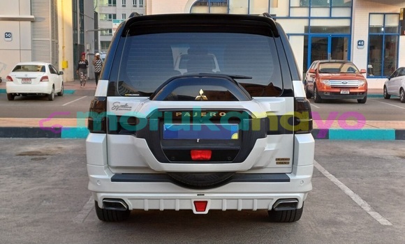 Acheter Occasion Voiture Mitsubishi Pajero Blanc à Kinshasa, Kinshasa Acheter Occasion Voiture Mitsubishi Pajero Blanc à Kinshasa, Kinshasa