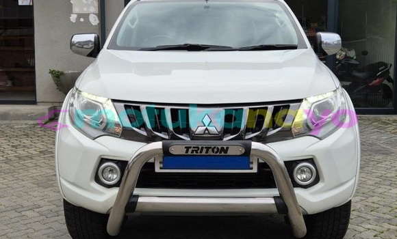 Buy Used Mitsubishi Triton White Car in Kinshasa in Kinshasa Buy Used Mitsubishi Triton White Car in Kinshasa in Kinshasa