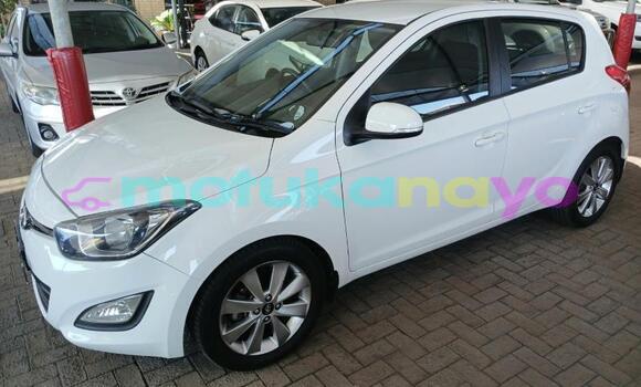 Buy Used Hyundai i20 White Car in Kinshasa in Kinshasa Buy Used Hyundai i20 White Car in Kinshasa in Kinshasa