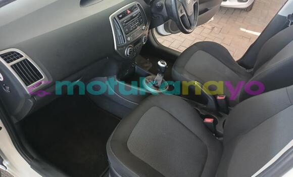 Buy Used Hyundai i20 White Car in Kinshasa in Kinshasa Buy Used Hyundai i20 White Car in Kinshasa in Kinshasa
