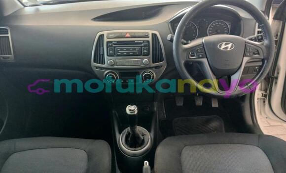 Buy Used Hyundai i20 White Car in Kinshasa in Kinshasa Buy Used Hyundai i20 White Car in Kinshasa in Kinshasa