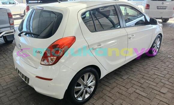 Buy Used Hyundai i20 White Car in Kinshasa in Kinshasa Buy Used Hyundai i20 White Car in Kinshasa in Kinshasa