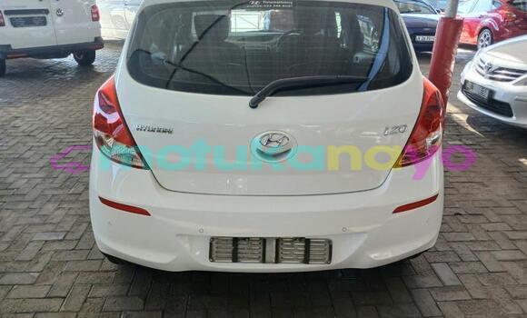 Buy Used Hyundai i20 White Car in Kinshasa in Kinshasa Buy Used Hyundai i20 White Car in Kinshasa in Kinshasa