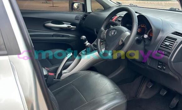 Buy Used Toyota Auris Brown Car in Kinshasa in Kinshasa Buy Used Toyota Auris Brown Car in Kinshasa in Kinshasa