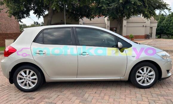 Buy Used Toyota Auris Brown Car in Kinshasa in Kinshasa Buy Used Toyota Auris Brown Car in Kinshasa in Kinshasa