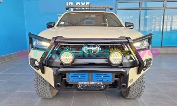 Buy Used Toyota Hilux Beige Car in Kinshasa in Kinshasa Buy Used Toyota Hilux Beige Car in Kinshasa in Kinshasa