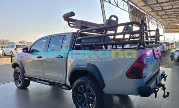 Buy Used Toyota Hilux Beige Car in Kinshasa in Kinshasa Buy Used Toyota Hilux Beige Car in Kinshasa in Kinshasa