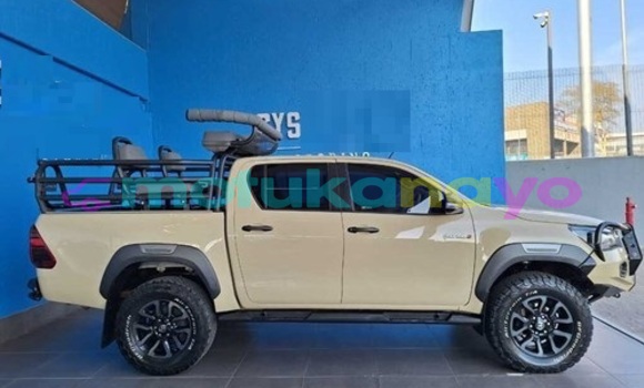 Buy Used Toyota Hilux Beige Car in Kinshasa in Kinshasa Buy Used Toyota Hilux Beige Car in Kinshasa in Kinshasa