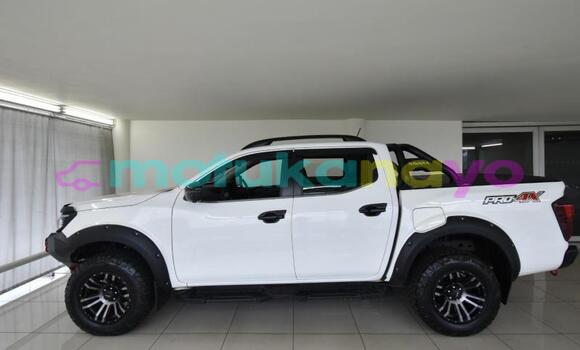 Buy Used Nissan Navara White Car in Kinshasa in Kinshasa Buy Used Nissan Navara White Car in Kinshasa in Kinshasa