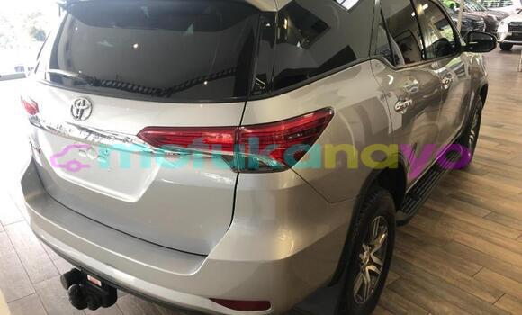 Buy Used Toyota Fortuner Brown Car in Kinshasa in Kinshasa Buy Used Toyota Fortuner Brown Car in Kinshasa in Kinshasa