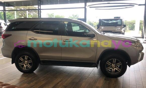 Buy Used Toyota Fortuner Brown Car in Kinshasa in Kinshasa Buy Used Toyota Fortuner Brown Car in Kinshasa in Kinshasa