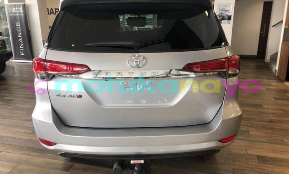 Buy Used Toyota Fortuner Brown Car in Kinshasa in Kinshasa Buy Used Toyota Fortuner Brown Car in Kinshasa in Kinshasa