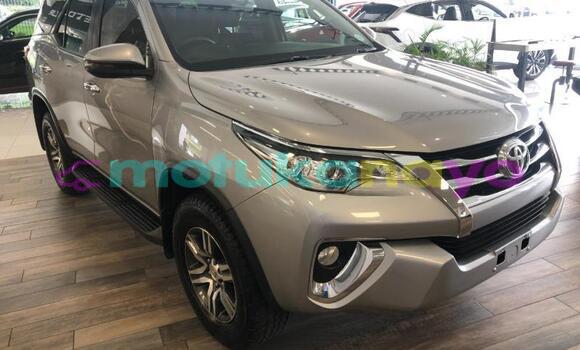 Buy Used Toyota Fortuner Brown Car in Kinshasa in Kinshasa Buy Used Toyota Fortuner Brown Car in Kinshasa in Kinshasa