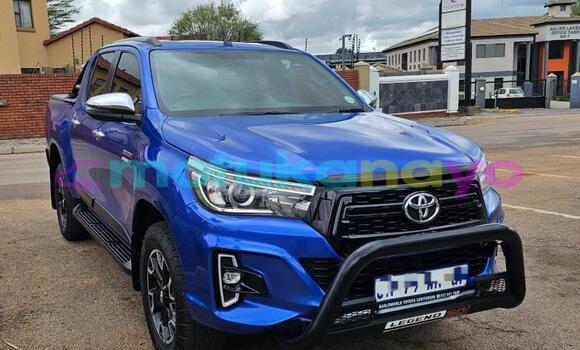 Buy Used Toyota Hilux Blue Car in Kinshasa in Kinshasa Buy Used Toyota Hilux Blue Car in Kinshasa in Kinshasa