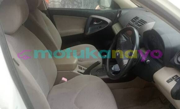 Buy Used Toyota Vanguard White Car in Kinshasa in Kinshasa Buy Used Toyota Vanguard White Car in Kinshasa in Kinshasa