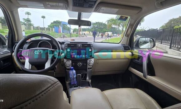 Buy Used Toyota 4Runner White Car in Kinshasa in Kinshasa