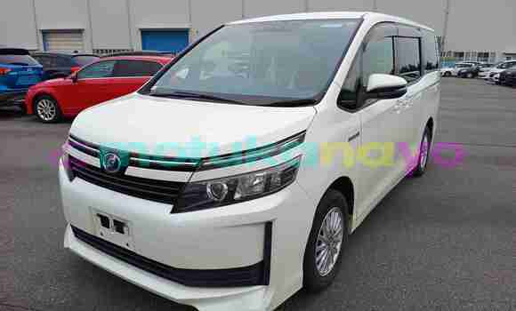 Buy Used Toyota Voxy White Car in Kinshasa in Kinshasa Buy Used Toyota Voxy White Car in Kinshasa in Kinshasa