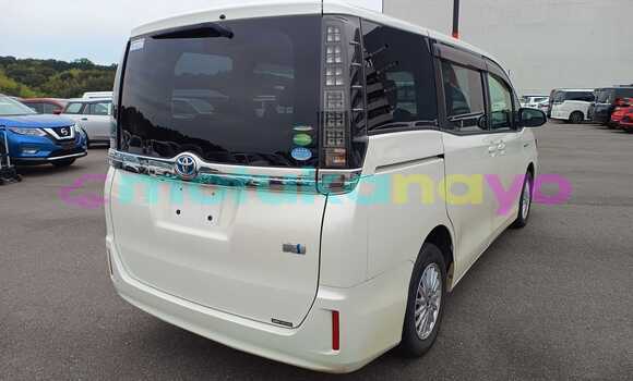 Buy Used Toyota Voxy White Car in Kinshasa in Kinshasa Buy Used Toyota Voxy White Car in Kinshasa in Kinshasa