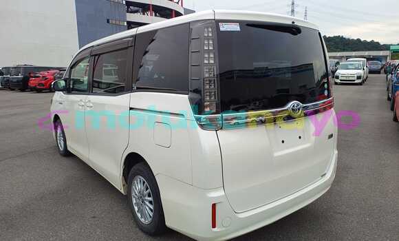 Buy Used Toyota Voxy White Car in Kinshasa in Kinshasa Buy Used Toyota Voxy White Car in Kinshasa in Kinshasa
