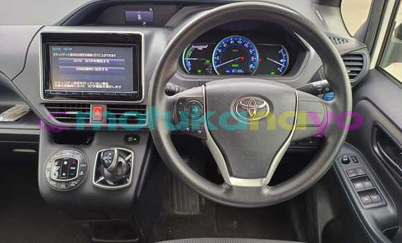 Buy Used Toyota Voxy White Car in Kinshasa in Kinshasa Buy Used Toyota Voxy White Car in Kinshasa in Kinshasa