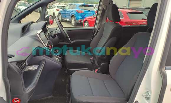 Buy Used Toyota Voxy White Car in Kinshasa in Kinshasa Buy Used Toyota Voxy White Car in Kinshasa in Kinshasa