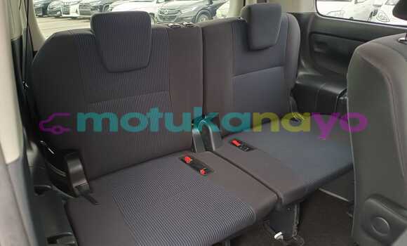 Buy Used Toyota Voxy White Car in Kinshasa in Kinshasa Buy Used Toyota Voxy White Car in Kinshasa in Kinshasa