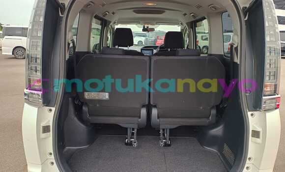 Buy Used Toyota Voxy White Car in Kinshasa in Kinshasa Buy Used Toyota Voxy White Car in Kinshasa in Kinshasa