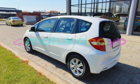 Buy Used Honda Jazz White Car in Kinshasa in Kinshasa Buy Used Honda Jazz White Car in Kinshasa in Kinshasa