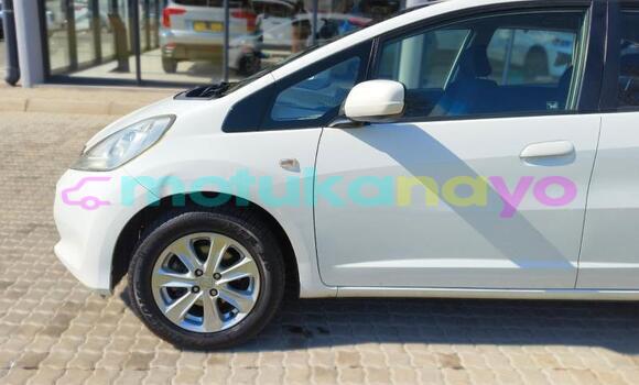 Buy Used Honda Jazz White Car in Kinshasa in Kinshasa Buy Used Honda Jazz White Car in Kinshasa in Kinshasa