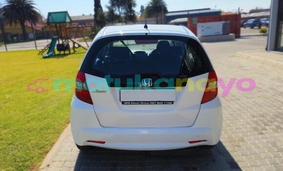 Buy Used Honda Jazz White Car in Kinshasa in Kinshasa Buy Used Honda Jazz White Car in Kinshasa in Kinshasa
