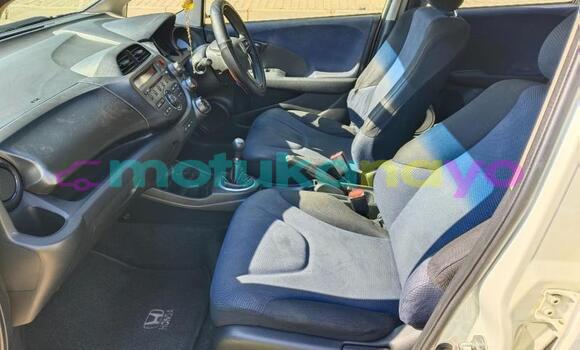 Buy Used Honda Jazz White Car in Kinshasa in Kinshasa Buy Used Honda Jazz White Car in Kinshasa in Kinshasa