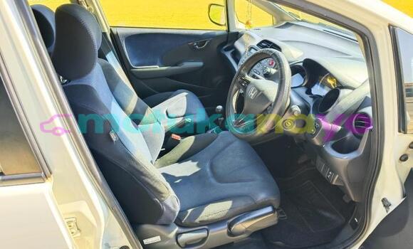 Buy Used Honda Jazz White Car in Kinshasa in Kinshasa Buy Used Honda Jazz White Car in Kinshasa in Kinshasa