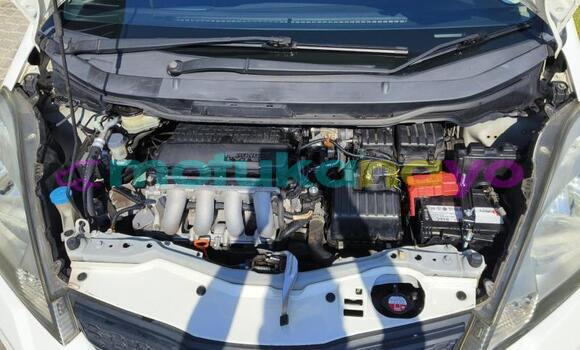 Buy Used Honda Jazz White Car in Kinshasa in Kinshasa Buy Used Honda Jazz White Car in Kinshasa in Kinshasa