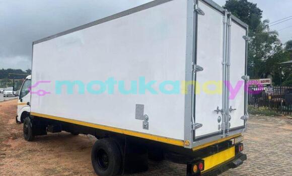 Buy Used Toyota Dyna White Truck in Kinshasa in Kinshasa Buy Used Toyota Dyna White Truck in Kinshasa in Kinshasa