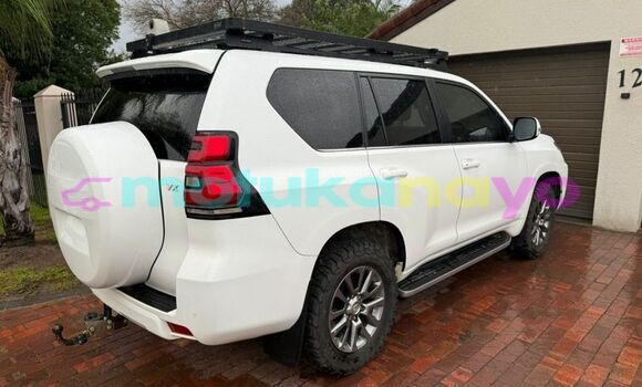 Buy Used Toyota Land Cruiser Prado White Car in Kinshasa in Kinshasa Buy Used Toyota Land Cruiser Prado White Car in Kinshasa in Kinshasa