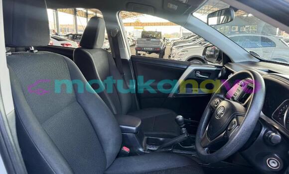 Buy Used Toyota RAV4 White Car in Kinshasa in Kinshasa Buy Used Toyota RAV4 White Car in Kinshasa in Kinshasa