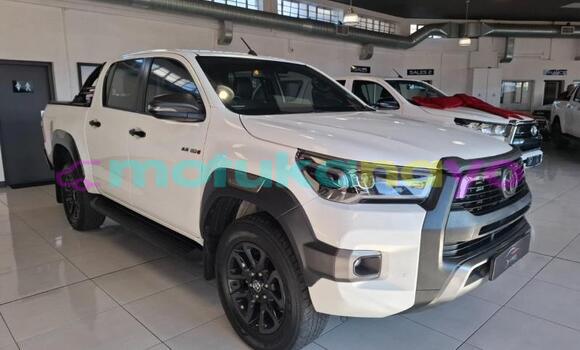 Buy Used Toyota Hilux White Car in Kinshasa in Kinshasa Buy Used Toyota Hilux White Car in Kinshasa in Kinshasa
